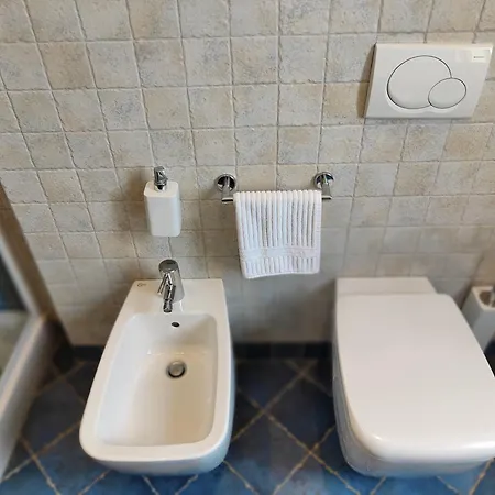 Barbato Guest House, Spaziosi Con Terrazza, 3 E Parcheggio Privato Reitani