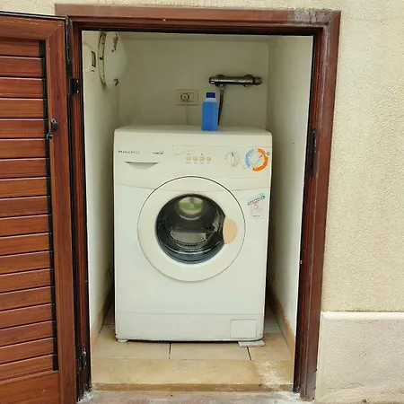 Apartamento Barbato Guest House, Spaziosi Con Terrazza, 3 E Parcheggio Privato Reitani